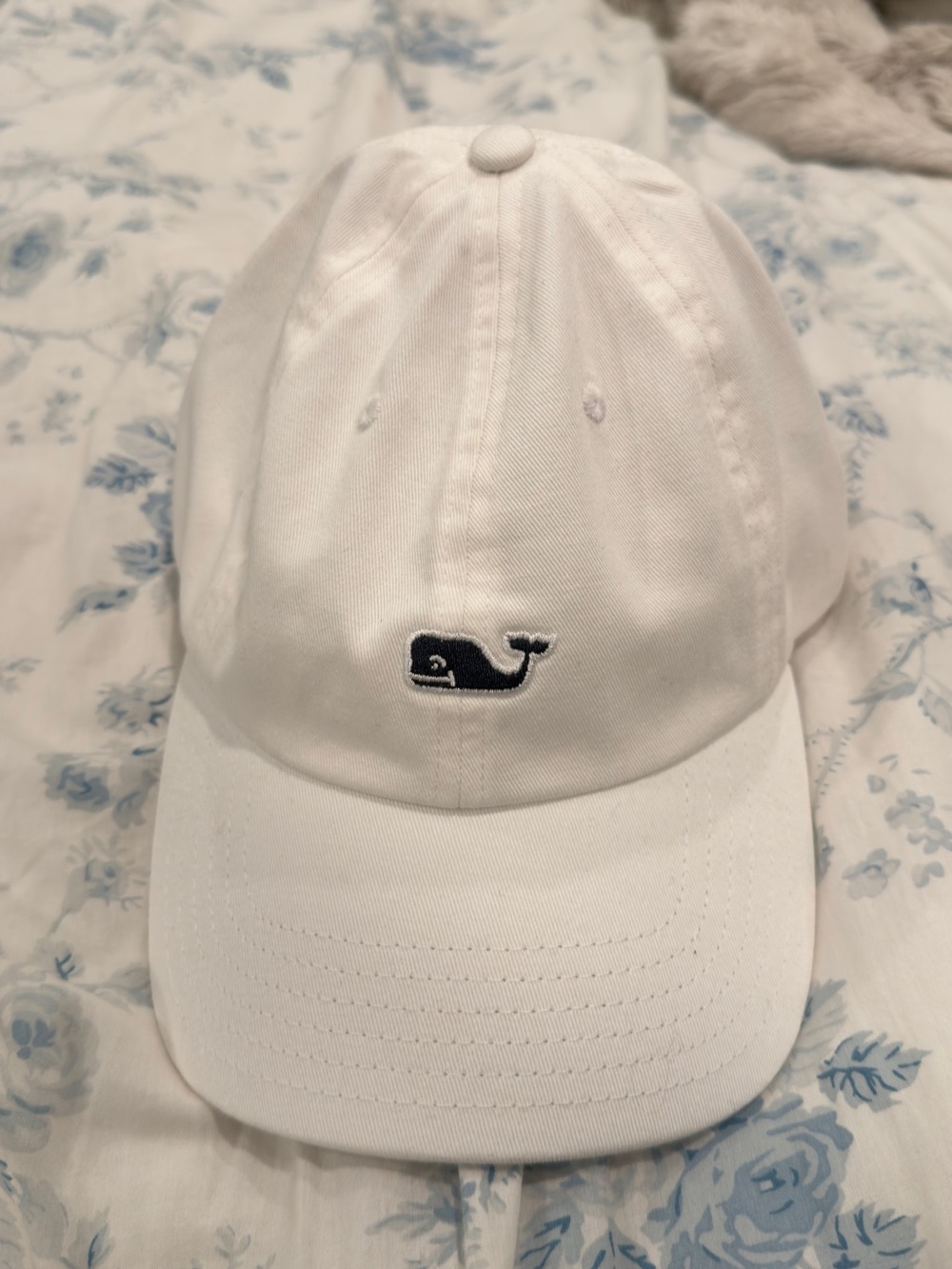 Vineyard Vines White Hat with Navy Whale Emblem